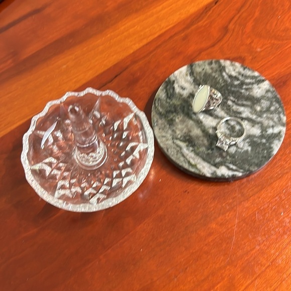 Windowsill Ring Holder 3.5” x 3” Crystal - Picture 6 of 7